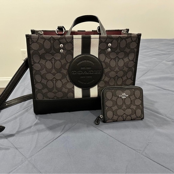 Coach Brown and Black Signature Tote Bag - Picture 2 of 10